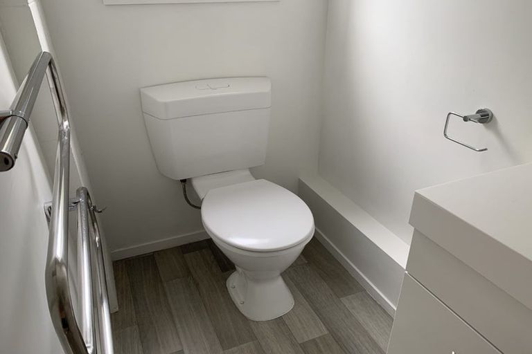 Photo of property in 28 John Dee Crescent, Red Beach, 0932