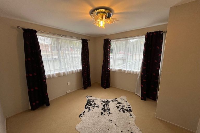 Photo of property in 17 Radiata Lane, Chatswood, Auckland, 0626