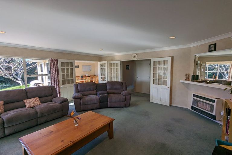 Photo of property in 10 Crown Hill, Paraparaumu, 5032