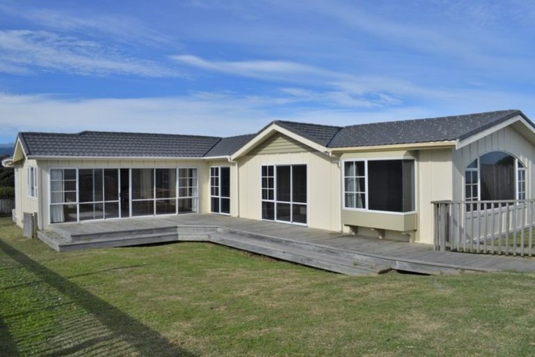 Photo of property in 68 Marine Parade, Otaki Beach, Otaki, 5512