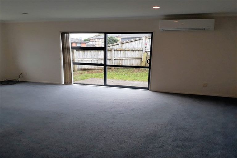 Photo of property in 20 Kathleen Reece Place, Waiuku, 2123