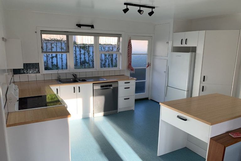 Photo of property in 6 Karaka Grove, Raumati Beach, Paraparaumu, 5032