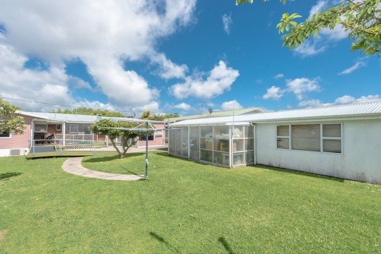 Photo of property in 16 Rutherford Street, Chedworth, Hamilton, 3210