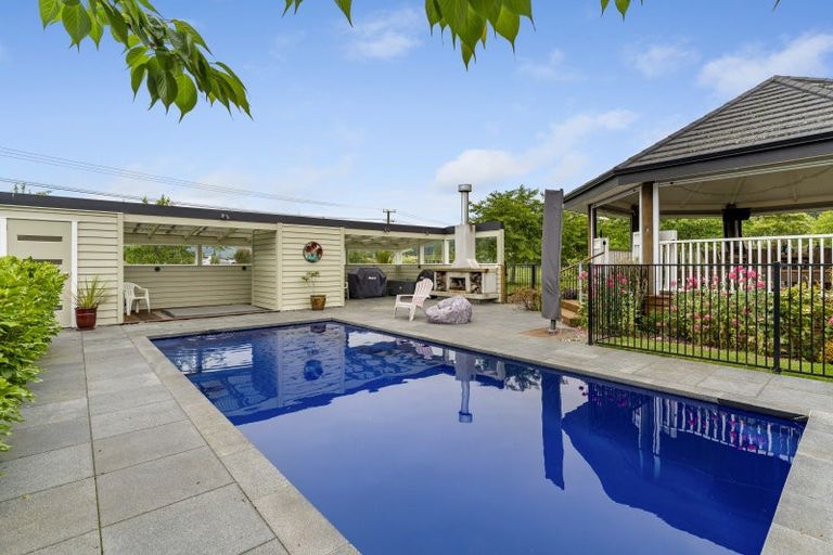 Photo of property in 140 School Road, Te Horo, Otaki, 5582