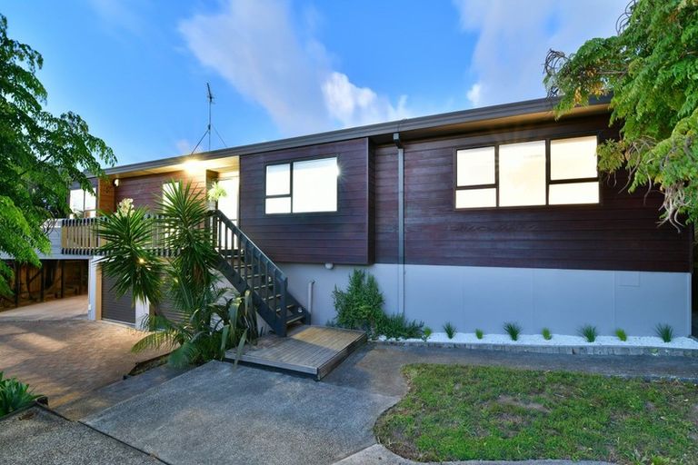 Photo of property in 3b Royalty Rise, Red Beach, 0932