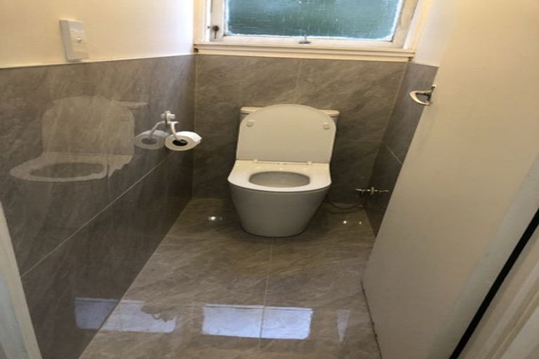 Photo of property in 2 Jonathan Place, Sunnynook, Auckland, 0620