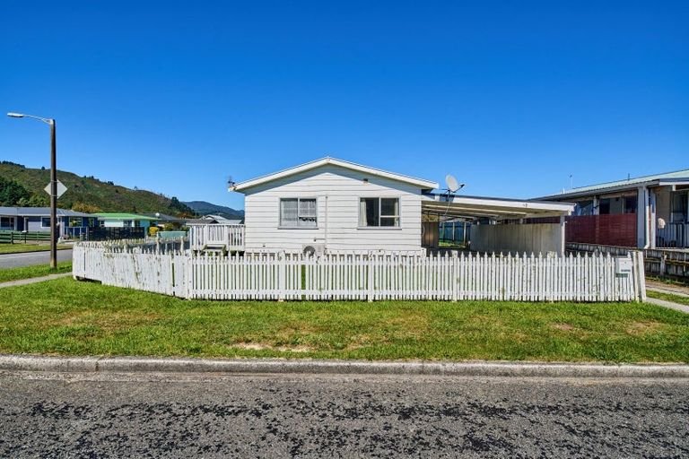 Photo of property in 1 Weymouth Grove, Wainuiomata, Lower Hutt, 5014
