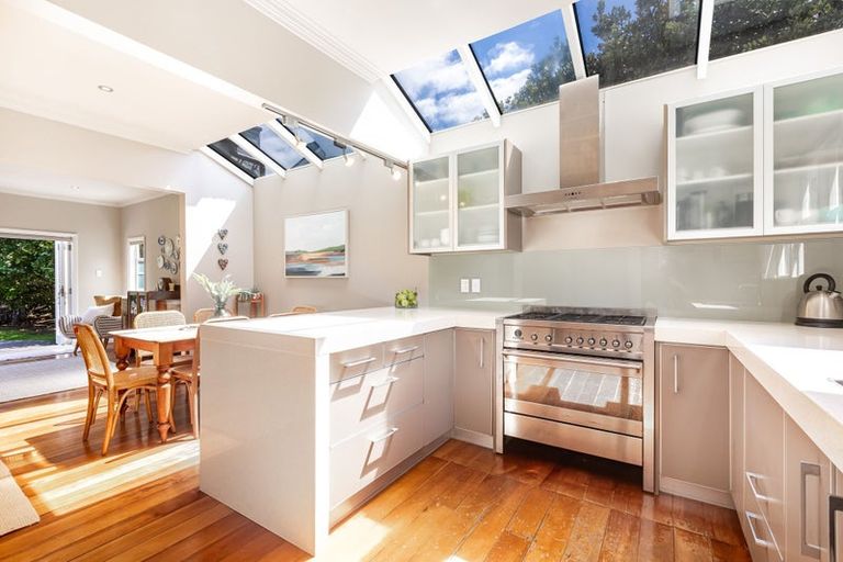 Photo of property in 20 Tuatoru Street, Eastbourne, Lower Hutt, 5013