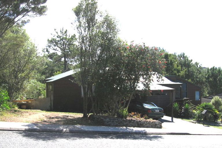 Photo of property in 5 Saddleback Rise, Murrays Bay, Auckland, 0630