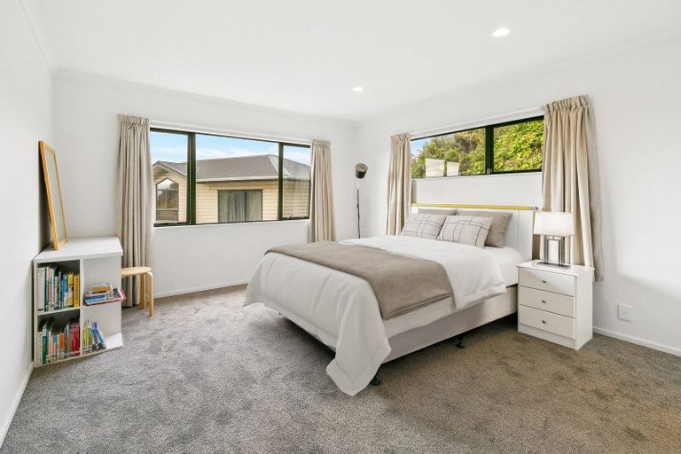 Photo of property in 5a Bishops Glen, Tawa, Wellington, 5028