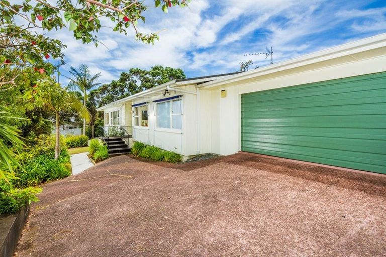 Photo of property in 1 Red Bluff Rise, Campbells Bay, Auckland, 0630