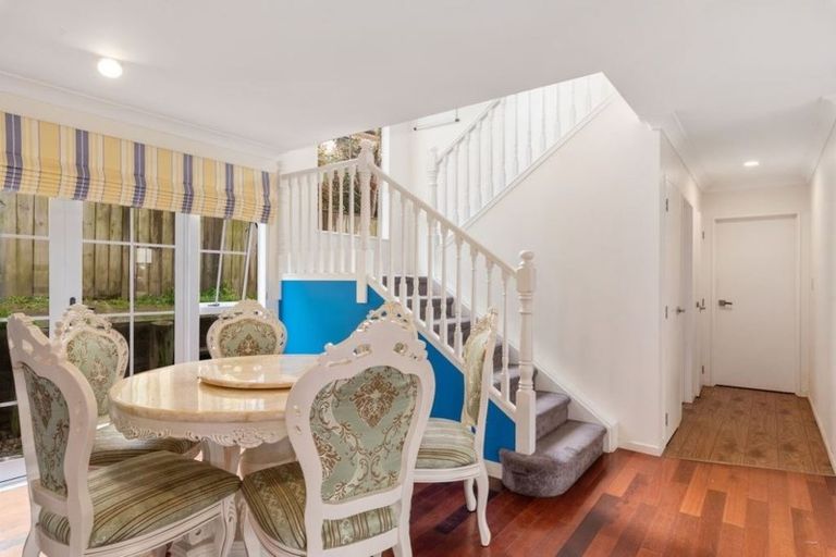 Photo of property in 60 Scarlet Oak Drive, Schnapper Rock, Auckland, 0632