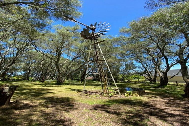 Photo of property in 44 Attwood Road, Paremoremo, Auckland, 0632