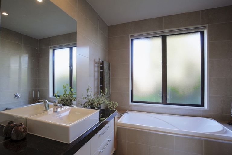 Photo of property in 34 Rannoch Drive, Jacks Point, Queenstown, 9371