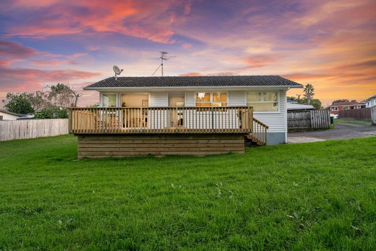 Photo of property in 19 Thornlow Street, Glendene, Auckland, 0602