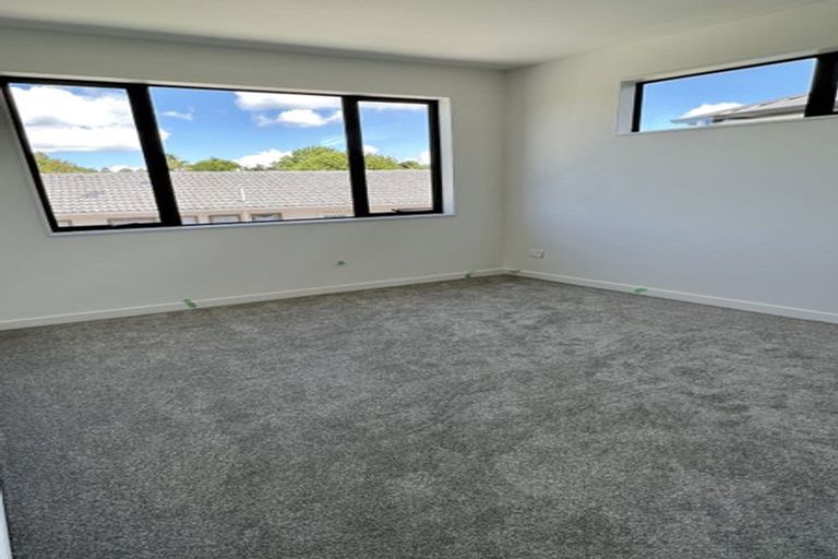 Photo of property in 2 Fiesta Drive, Half Moon Bay, Auckland, 2012