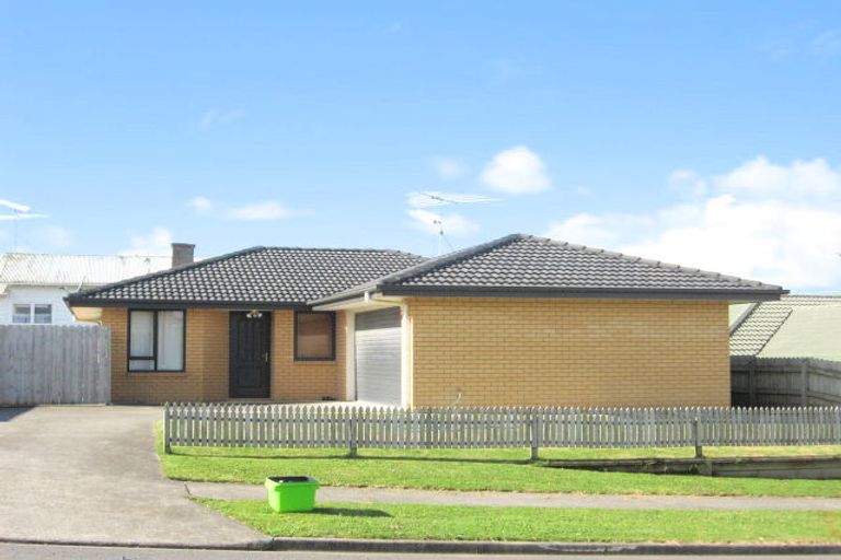 Photo of property in 3 Senator Drive, Manurewa, Auckland, 2105