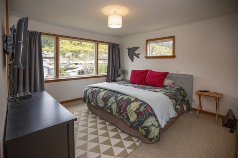 Photo of property in 76 Hampden Street, Picton, 7220