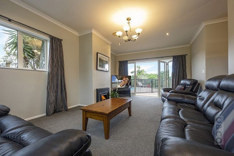 Photo of property in 17 Deacon Road, Riverhead, Kumeu, 0892