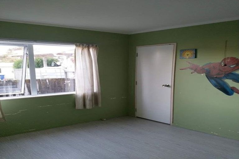 Photo of property in 2/61 Greenslade Crescent, Northcote, Auckland, 0627