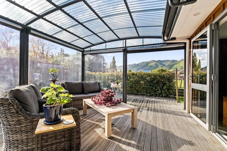 Photo of property in 19 Edgewater Street, Waikanae, 5036