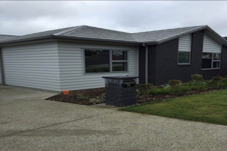 Photo of property in 35 Syd Grant Crescent, Orewa, 0931