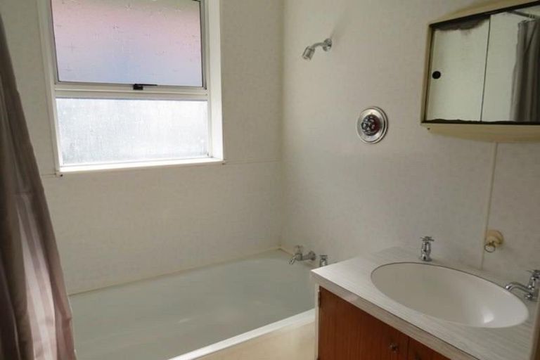 Photo of property in 13 Kowhai Street, Strandon, New Plymouth, 4312