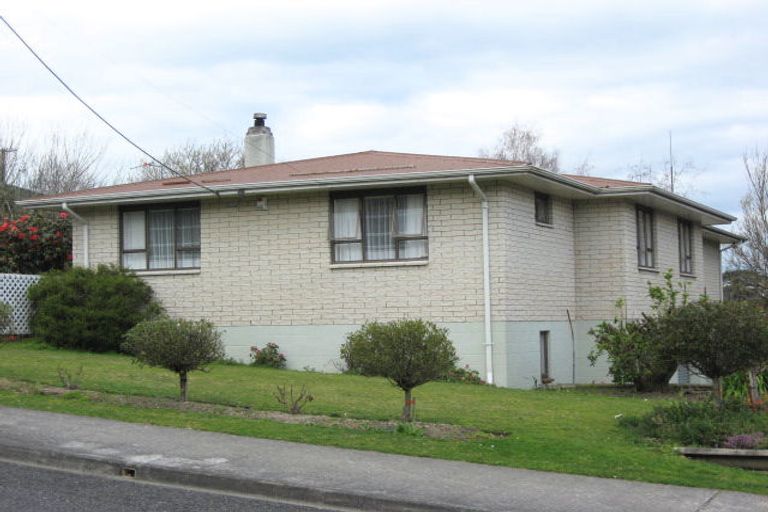 Photo of property in 13 Domain Road, Waipawa, 4210