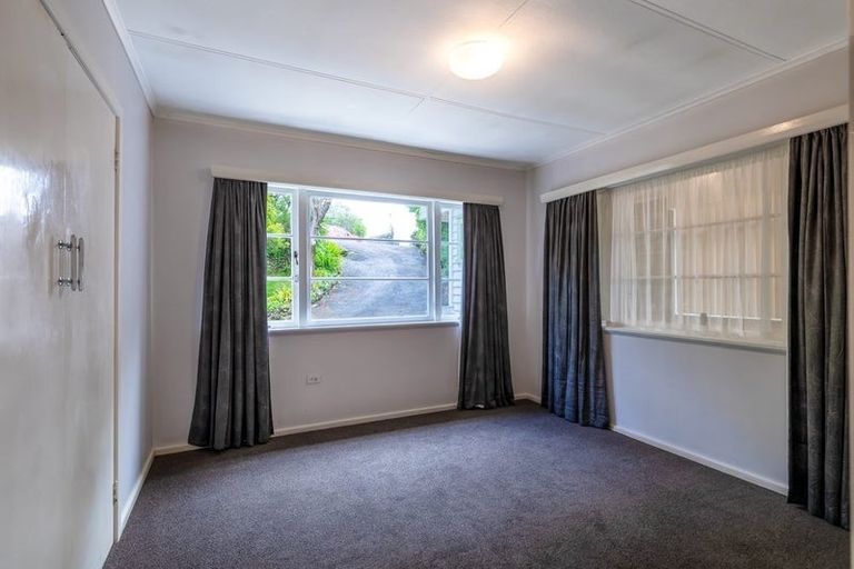 Photo of property in 15 Fairmount Road, Titirangi, Auckland, 0604