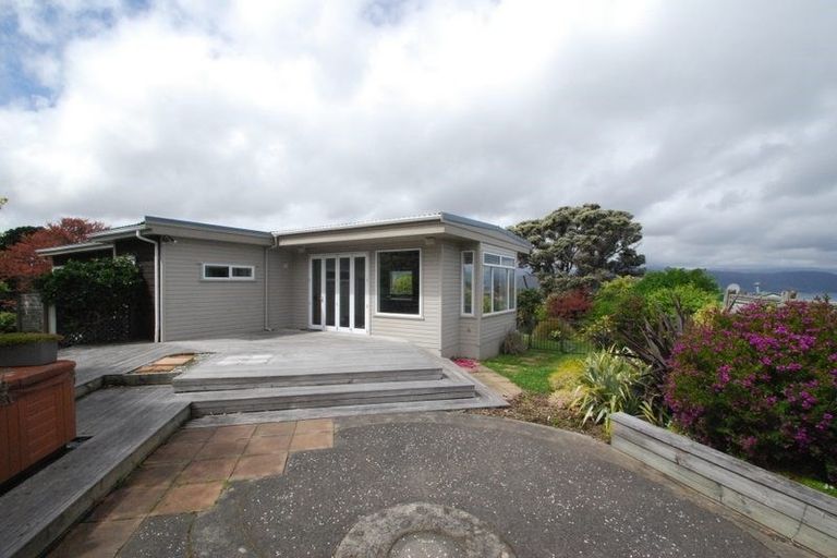 Photo of property in 28 Singers Road, Korokoro, Lower Hutt, 5012