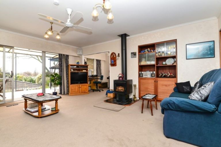 Photo of property in 18 Gilbass Avenue, Hamilton Lake, Hamilton, 3204