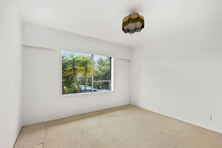 Photo of property in 1/92 Saddleback Rise, Murrays Bay, Auckland, 0630