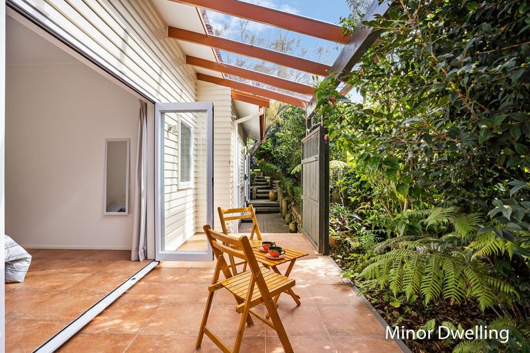 Photo of property in 42 Glenfern Road, Mellons Bay, Auckland, 2014