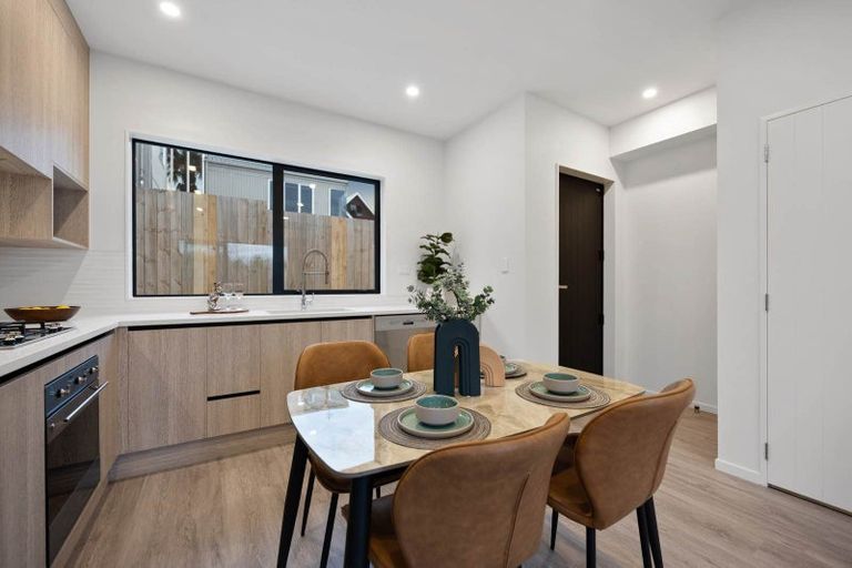 Photo of property in 33d Garadice Road, Rothesay Bay, Auckland, 0630