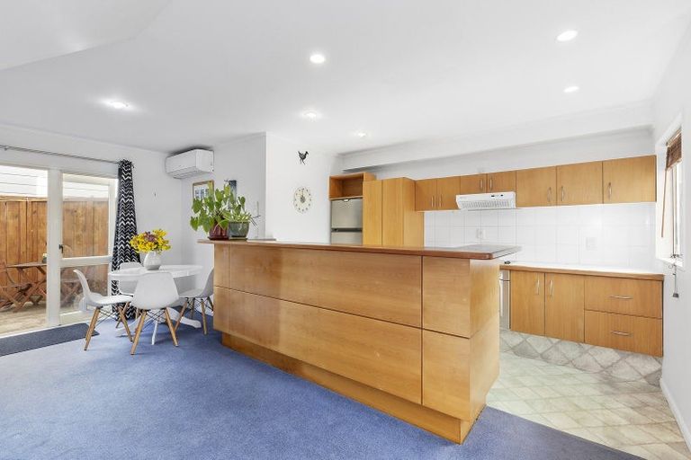 Photo of property in 4/14a Glenmore Street, Thorndon, Wellington, 6011