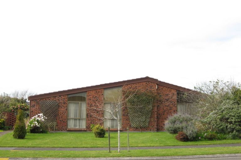 Photo of property in 9 John Guthrie Place, Merrilands, New Plymouth, 4312