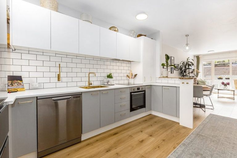 Photo of property in Luxford Villas, 103/72 Herald Street, Berhampore, Wellington, 6023