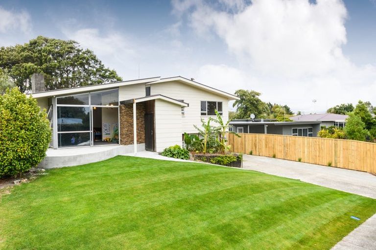 Photo of property in 34 Pinedale Parade, Milson, Palmerston North, 4414