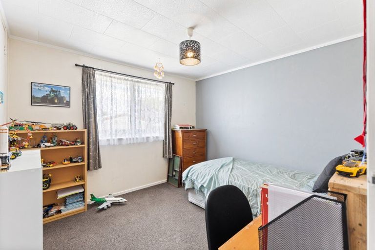 Photo of property in 11 Perrin Place, Kelvin Grove, Palmerston North, 4414