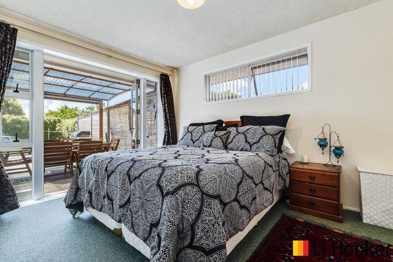 Photo of property in 8 Leaver Place, Weymouth, Auckland, 2103
