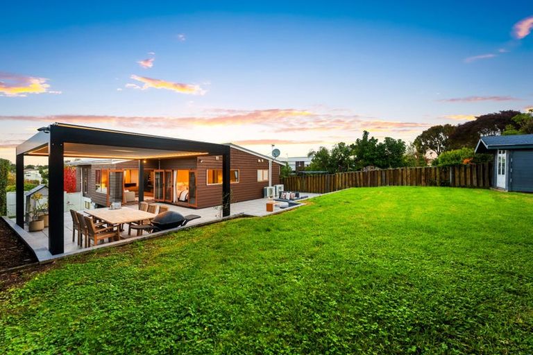 Photo of property in 30 Meadowvale Avenue, Forrest Hill, Auckland, 0620