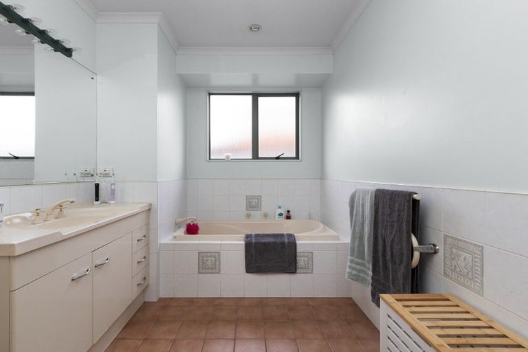 Photo of property in 12 Greenough Place, Rototuna, Hamilton, 3210