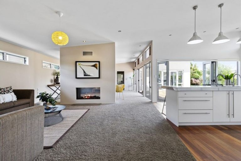 Photo of property in 92 Saint James Drive, Huntington, Hamilton, 3210