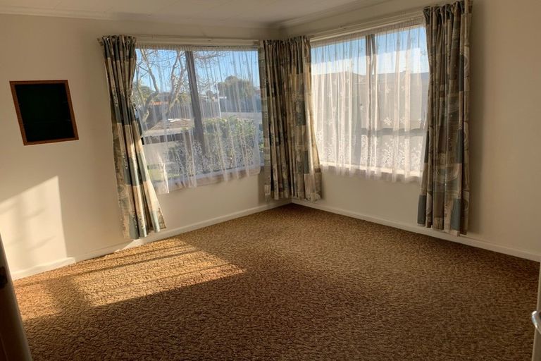 Photo of property in 12 Skerten Avenue, Hornby, Christchurch, 8042