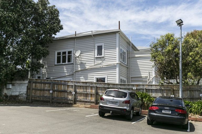 Photo of property in 60 Roxburgh Street, Mount Victoria, Wellington, 6011