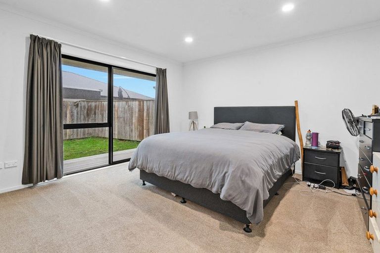 Photo of property in 1 Molesworth Street, Carterton, 5713