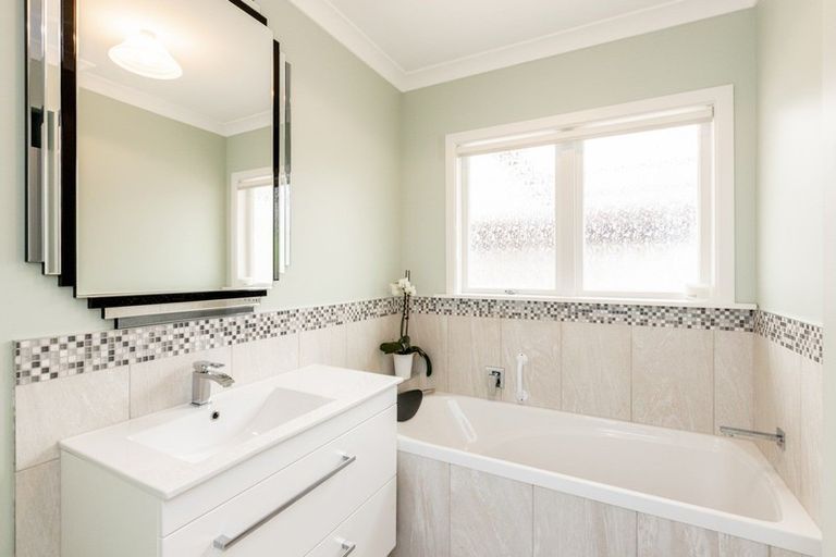 Photo of property in 10 Meeanee Quay, Westshore, Napier, 4110