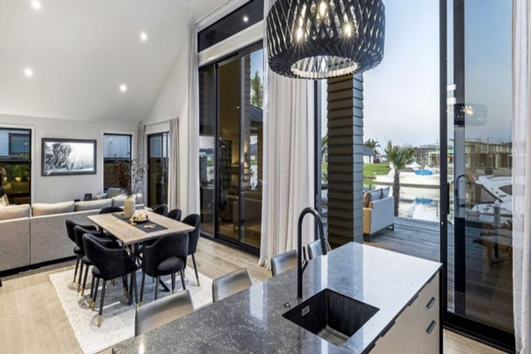 Photo of property in 13 Awatea Drive, Whitianga, 3510