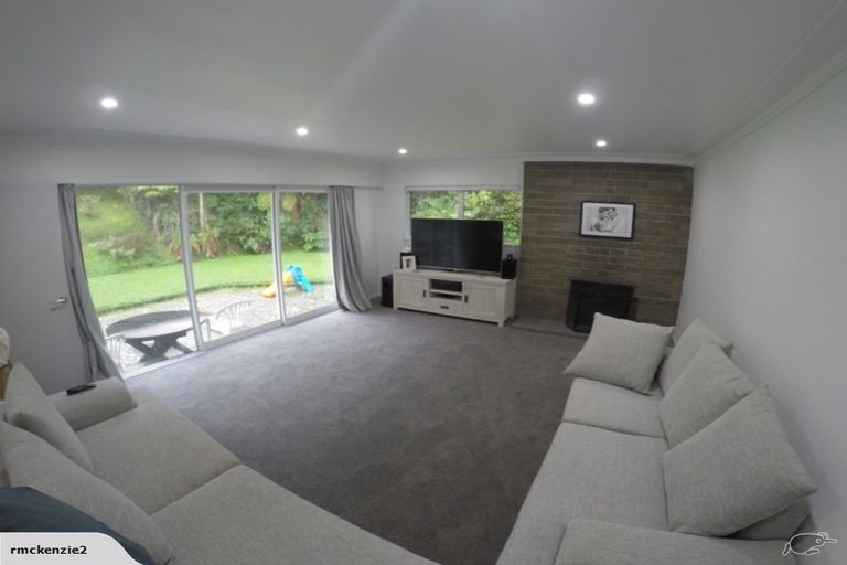 Photo of property in 35 Takahe Road, Titirangi, Auckland, 0604