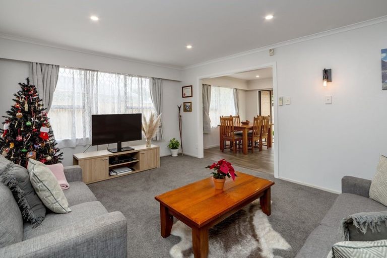 Photo of property in 14 Fisher Place, Carterton, 5713